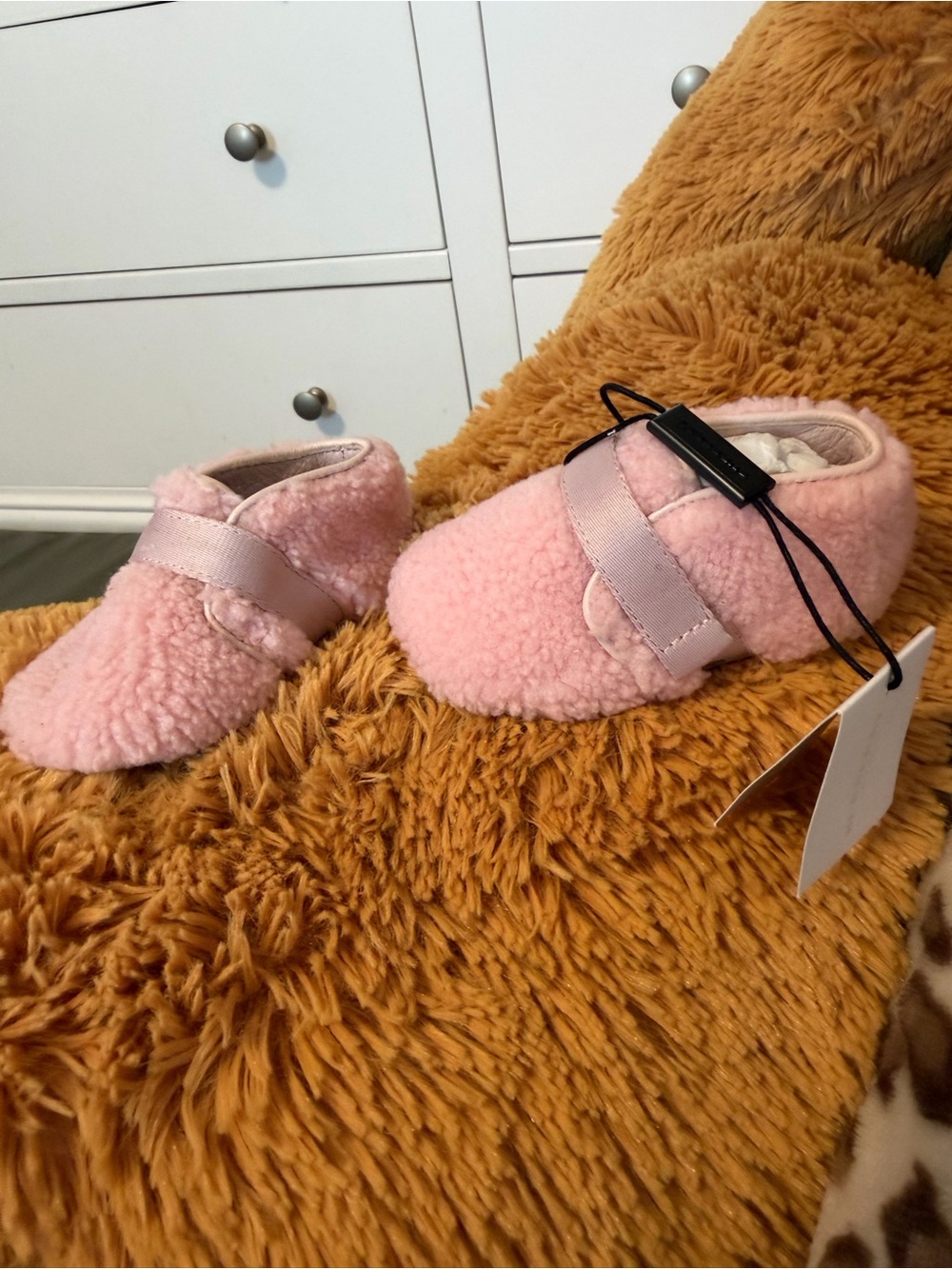 Burberry Pink Plush Baby Slippers with Hook Strap - Picture 3 of 4